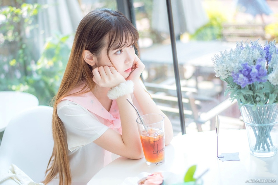 只听刘璝低沉的声音里，隐隐带着几分咆哮：“我为刘家出生入死，浴血拼杀，刘璋却在后方私通我妻子，更暗谋害我，非我不忠，奈何刘璋昏庸无道，更要绝我生路，今日回来，刘璝也没想过活着出去，将军，我刘璝今日，要反了！”